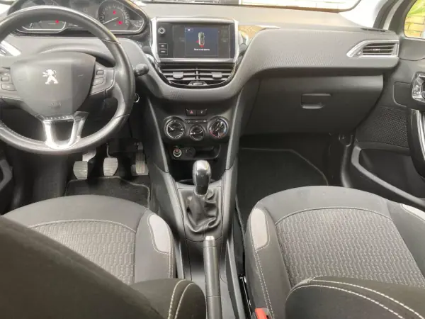 Peugeot 208 2016 - 9990 EUR, 66875 km - AUTO.MOTO.pt - 66875km - foto 21 de 23