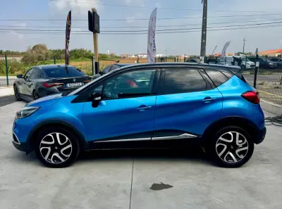 Renault Captur 2015 - 14900 EUR, 164000 km - AUTO.MOTO.pt - 164000km - foto 9 de 17
