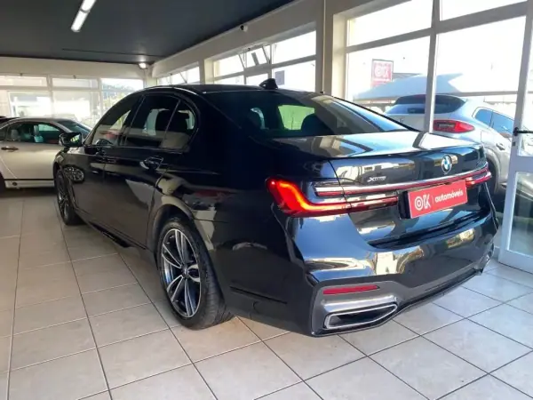 BMW 740 2021 - 66900 EUR, 56181 km - AUTO.MOTO.pt - 56181km - foto 3 de 53