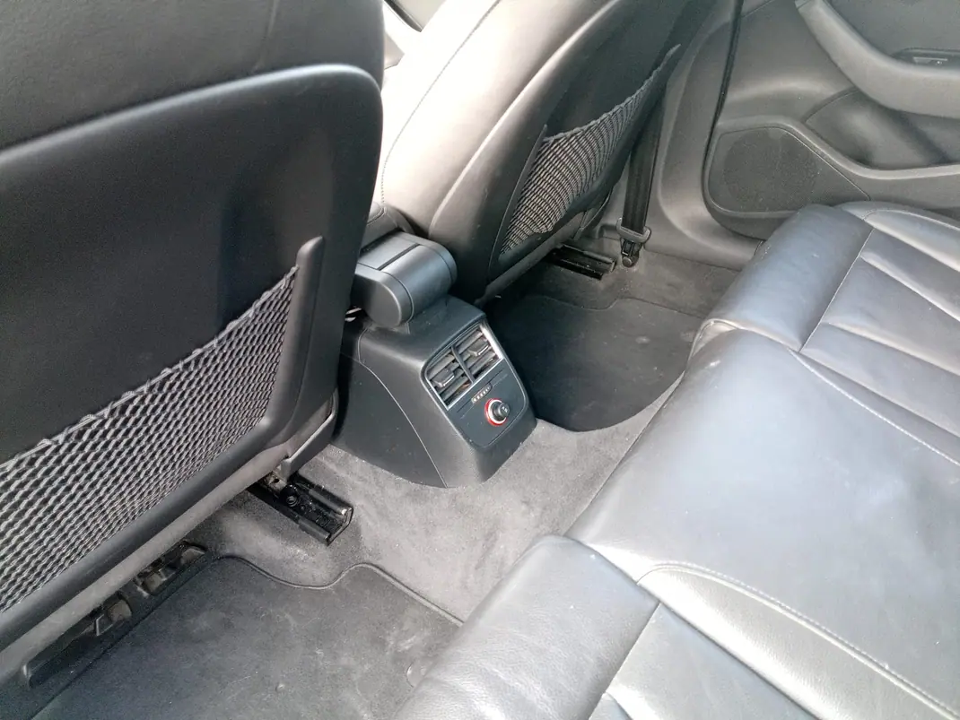 Audi A3 Sportback 2014 - 9900 EUR, 209000 km - AUTO.MOTO.pt - 209000km - foto 6 de 11