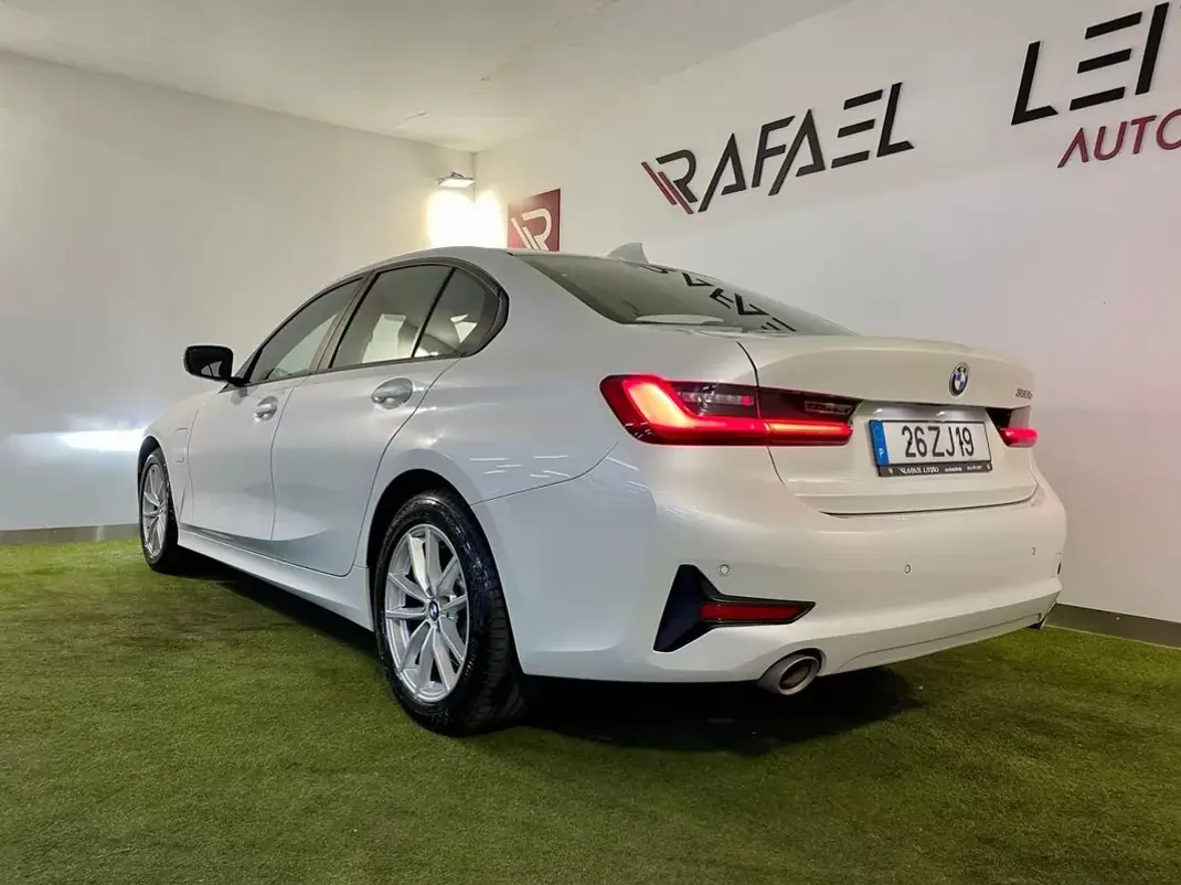BMW 330 2019 - 23450 EUR, 115000 km - AUTO.MOTO.pt - 115000km - foto 8 de 36