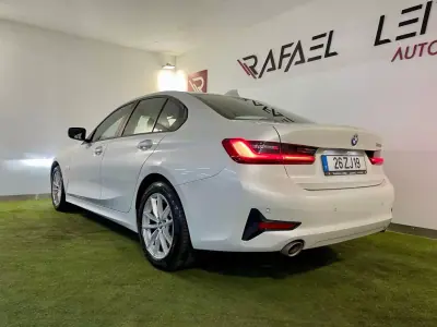 BMW 330 2019 - 23450 EUR, 115000 km - AUTO.MOTO.pt - 115000km - foto 8 de 36