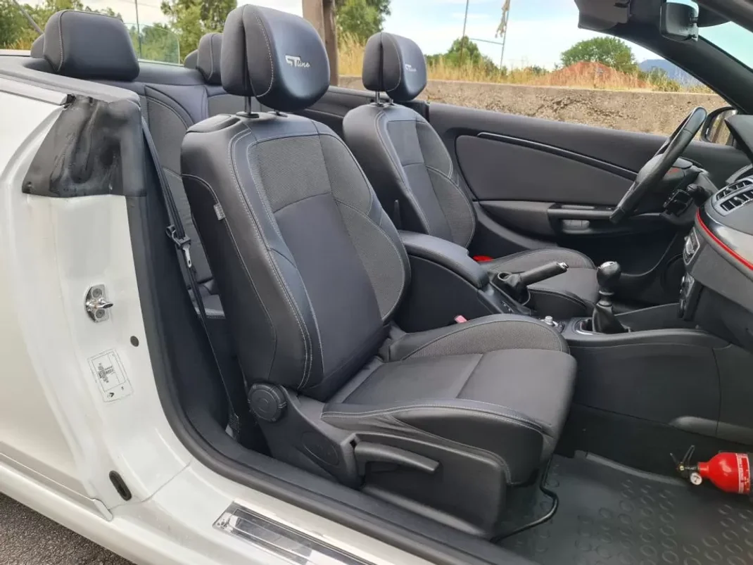 Renault Mégane Cabrio 2015 - 14990 EUR, 195000 km - AUTO.MOTO.pt - 195000km - foto 39 de 43