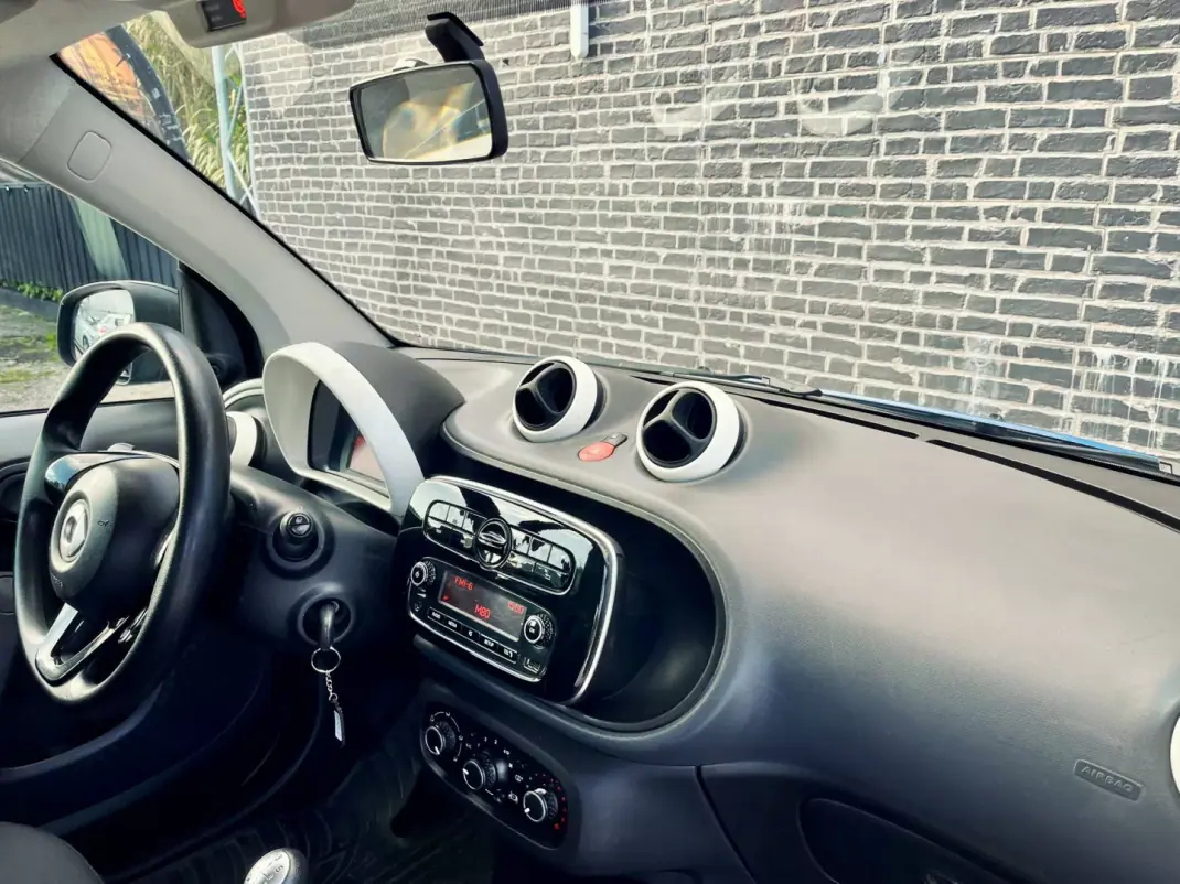 Smart Fortwo Cabrio 2015 - 9250 EUR, 176000 km - AUTO.MOTO.pt - 176000km - foto 9 de 12