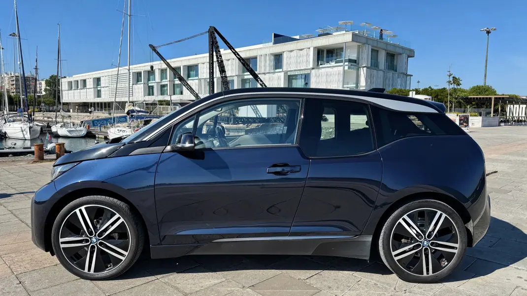 BMW i3 2020 - 16500 EUR, 101000 km - 101000km - foto 7 de 11