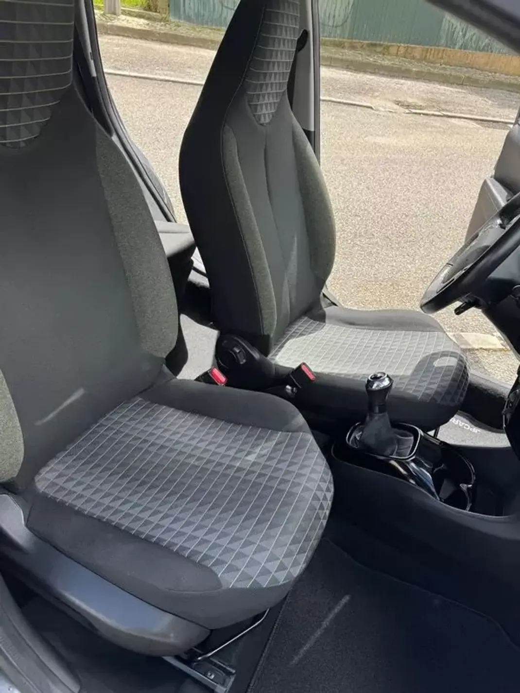 Peugeot 108 2021 - 11000 EUR, 62048 km - AUTO.MOTO.pt - 62048km - foto 28 de 32