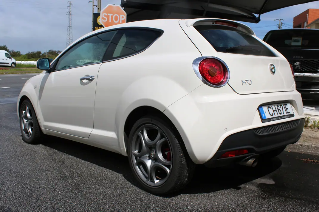 Alfa Romeo MiTo 2012 - 6700 EUR, 119200 km - AUTO.MOTO.pt - 119200km - foto 30 de 30