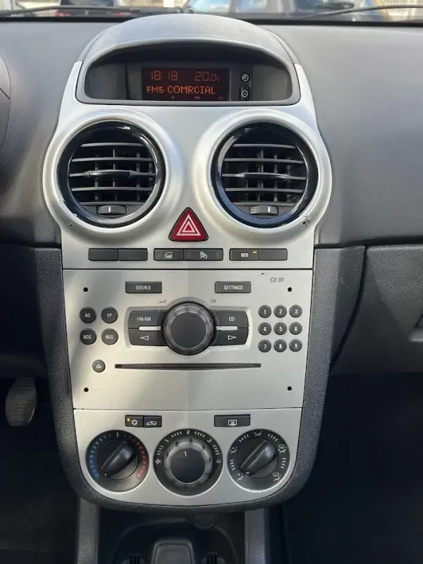 Opel Corsa 2011 - 6450 EUR, 117000 km - AUTO.MOTO.pt - 117000km - foto 17 de 50