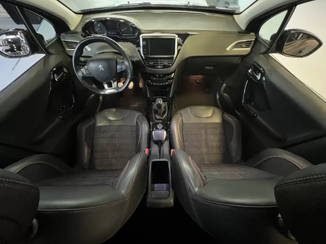 Peugeot 2008 2017 - 10990 EUR, 95000 km - 95000km - foto 9 de 43