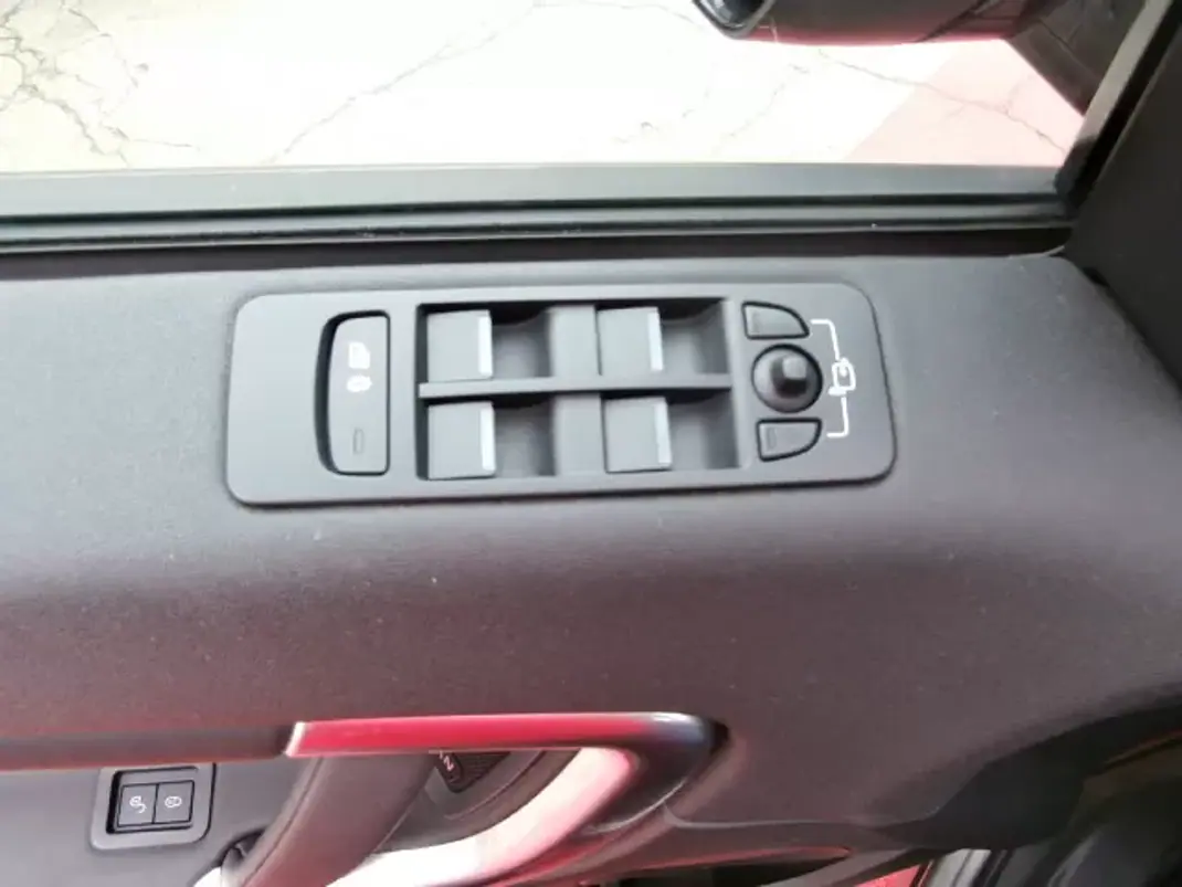Land Rover Discovery Sport 2017 - 22500 EUR, 165585 km - 165585km - foto 23 de 37