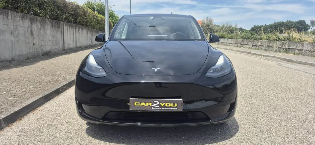 Tesla Model Y 2023 - 35900 EUR, 65000 km - 65000km - foto 2 de 18