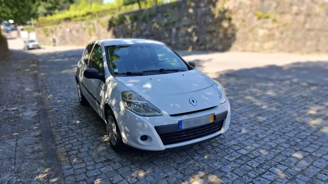 Renault CLIO 1.5DCI AC 2011 - 4500 EUR, 223193 km - AUTO.MOTO.pt - 223193km - foto 5 de 12