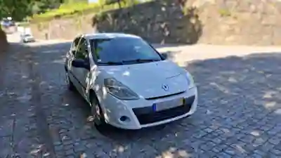 Renault CLIO 1.5DCI AC 2011 - 4500 EUR, 223193 km - AUTO.MOTO.pt - 223193km - foto 5 de 12