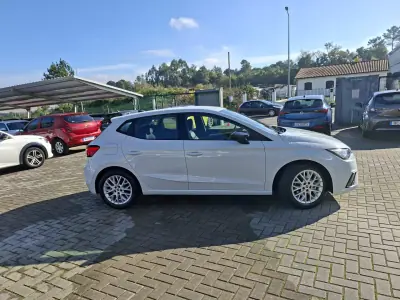 SEAT Ibiza 2023 - 18250 EUR, 32700 km - AUTO.MOTO.pt - 32700km - foto 5 de 28