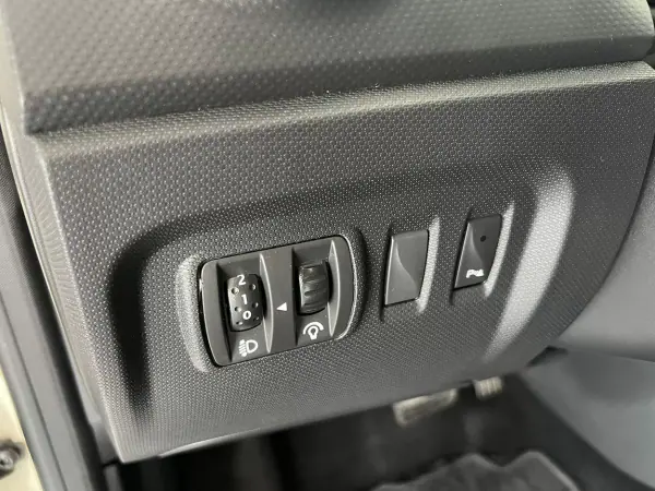 Renault Captur 2013 - 13800 EUR, 117690 km - 117690km - foto 20 de 22
