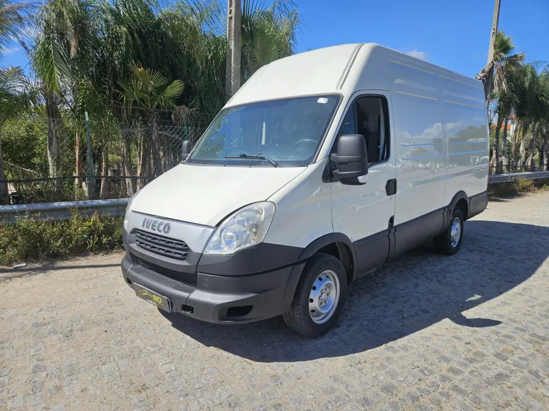 Iveco 2012 - 12750 EUR, 240000 km - AUTO.MOTO.pt - 240000km - foto 1 de 8