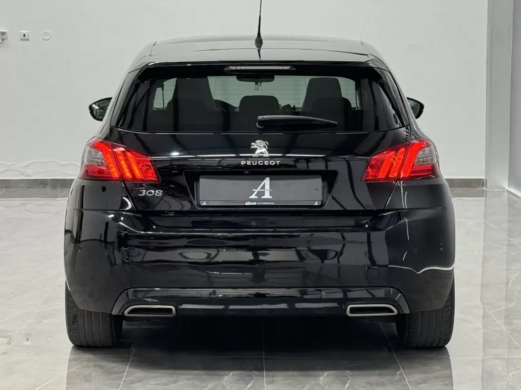 Peugeot 308 2018 - 11890 EUR, 159000 km - AUTO.MOTO.pt - 159000km - foto 13 de 35