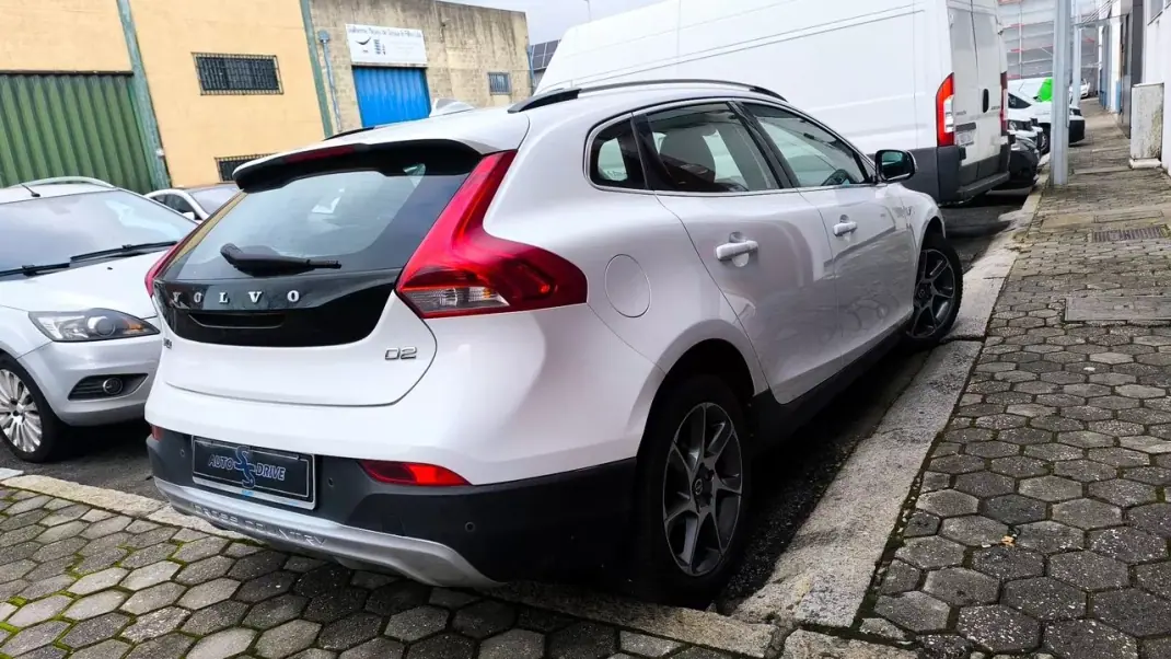 Volvo V40 2014 - 11900 EUR, 205000 km - AUTO.MOTO.pt - 205000km - foto 19 de 20