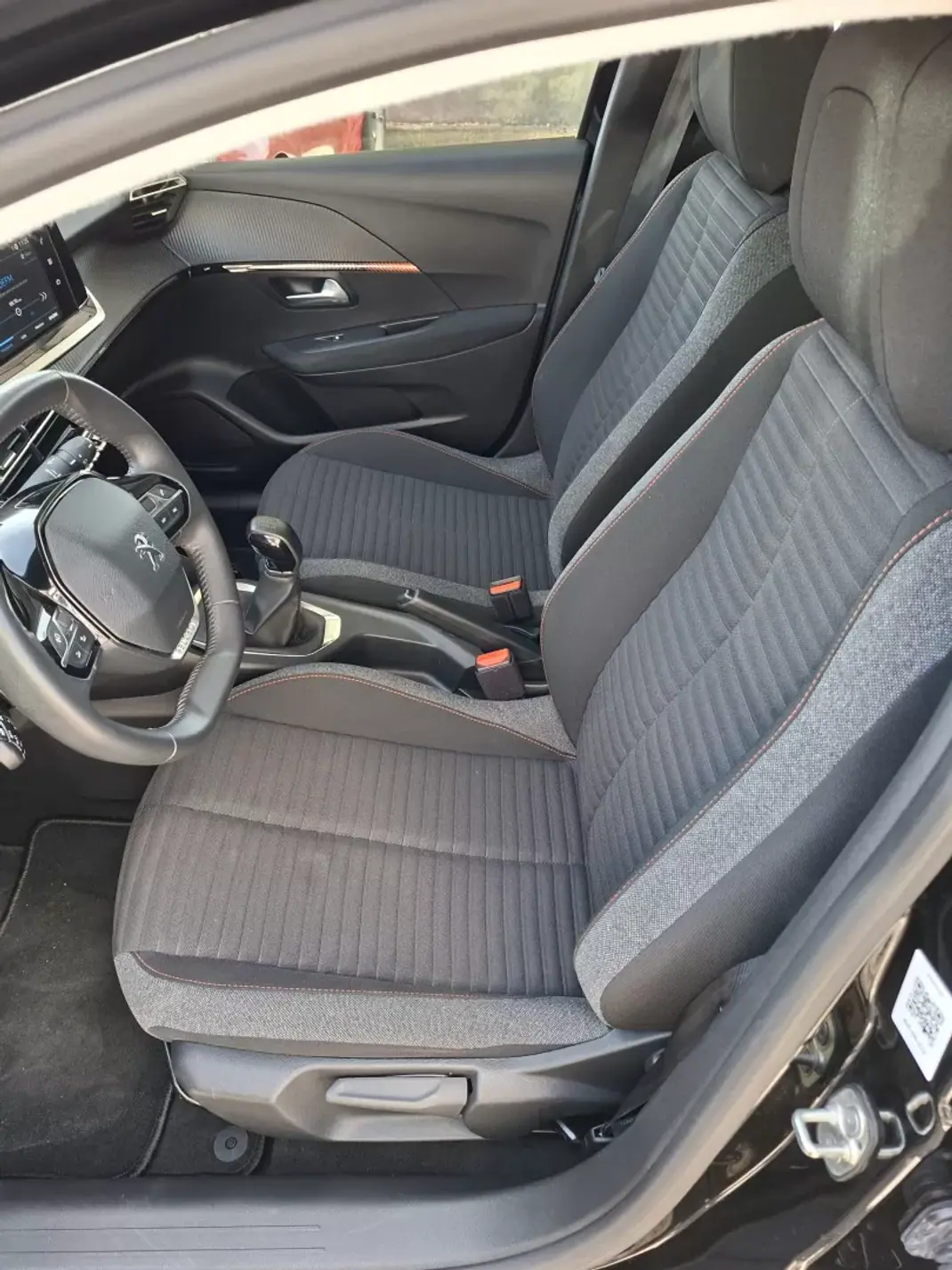 Peugeot 208 2022 - 13850 EUR, 75000 km - AUTO.MOTO.pt - 75000km - foto 14 de 28