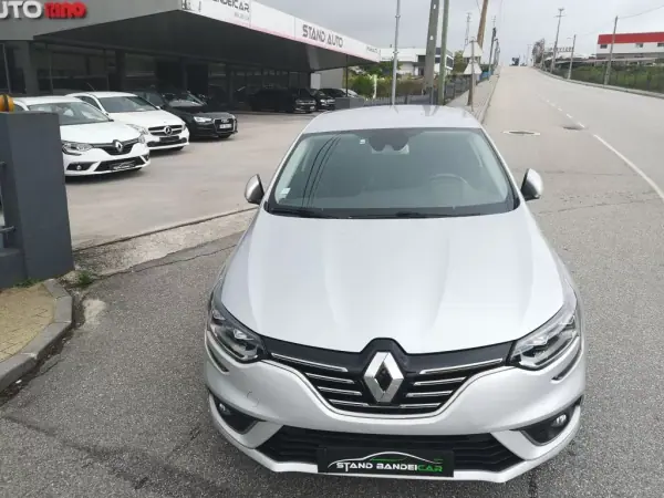 Renault Mégane 2019 - 17900 EUR, 96000 km - AUTO.MOTO.pt - 96000km - foto 4 de 27