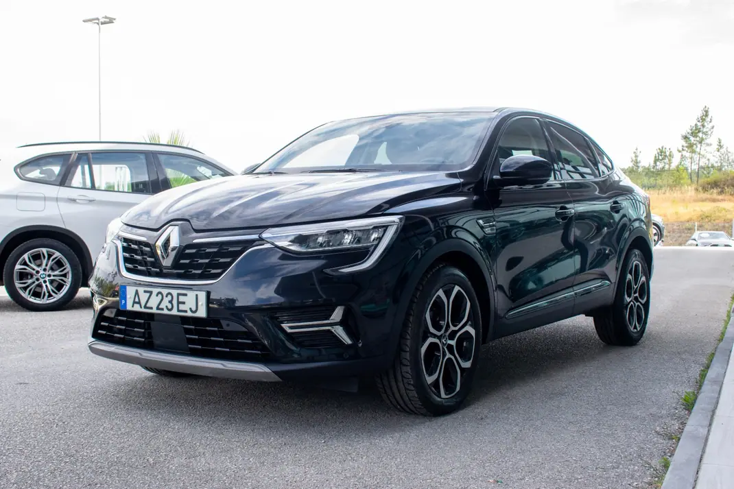 Renault Arkana 2023 - 22900 EUR, 73765 km - AUTO.MOTO.pt - 73765km - foto 1 de 15