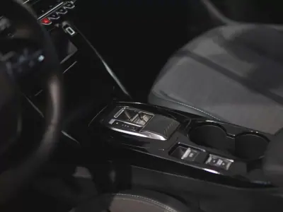 Peugeot e-2008 2023 - 20750 EUR, 50011 km - AUTO.MOTO.pt - 50011km - foto 19 de 21