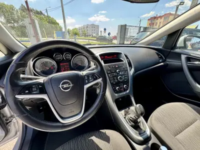 Opel Astra 2012 - 8950 EUR, 236176 km - AUTO.MOTO.pt - 236176km - foto 12 de 22