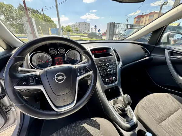 Opel Astra 2012 - 8950 EUR, 236176 km - AUTO.MOTO.pt - 236176km - foto 12 de 22