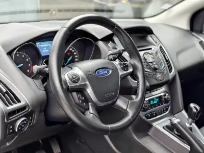 Ford Focus 2015 - 9250 EUR, 134990 km - AUTO.MOTO.pt - 134990km - foto 12 de 18