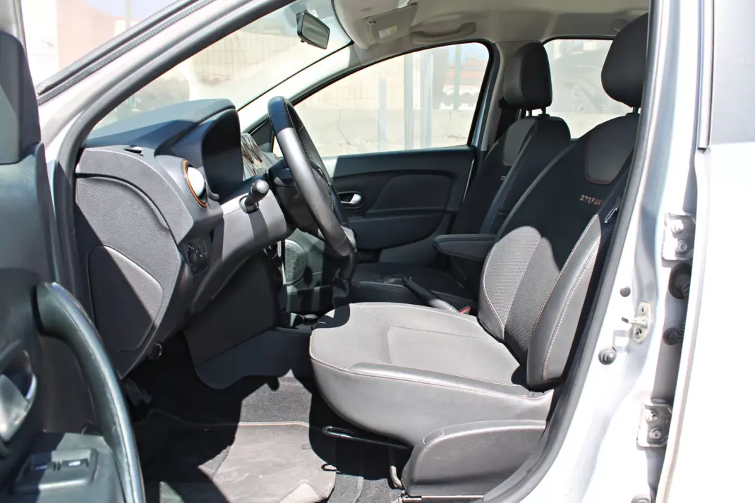 Dacia Sandero 2018 - 10400 EUR, 35110 km - AUTO.MOTO.pt - 35110km - foto 10 de 24