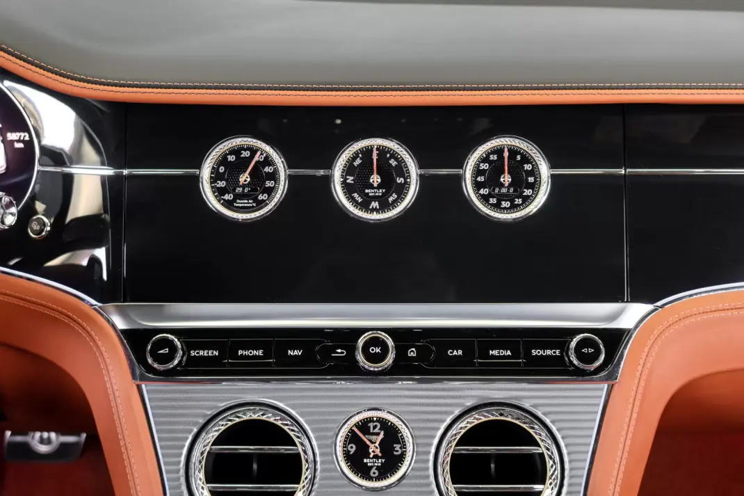Bentley Continental GTC 2019 - 250000 EUR, 58772 km - AUTO.MOTO.pt - 58772km - foto 22 de 29