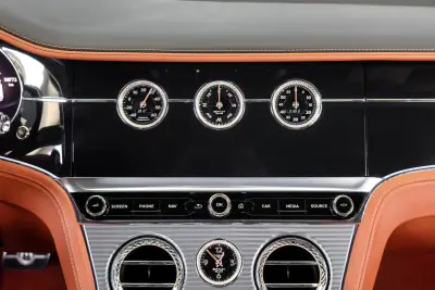 Bentley Continental GTC 2019 - 250000 EUR, 58772 km - AUTO.MOTO.pt - 58772km - foto 22 de 29