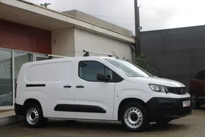 Peugeot Partner 1.5 BlueHDI Longa c/Barras Tejadilho 2021 - 13990 EUR, 181000 km - AUTO.MOTO.pt - 181000km - foto 2 de 19