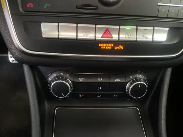 Mercedes-Benz CLA 180 2016 - 22900 EUR, 149000 km - AUTO.MOTO.pt - 149000km - foto 17 de 20