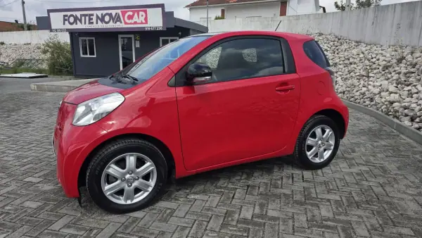 Toyota iQ 2009 - 7750 EUR, 122544 km - AUTO.MOTO.pt - 122544km - foto 4 de 20