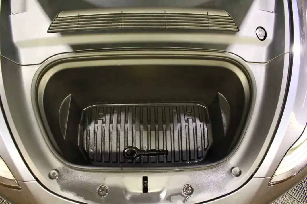 Tesla Model Y 2021 - 32240 EUR, 132000 km - AUTO.MOTO.pt - 132000km - foto 37 de 38