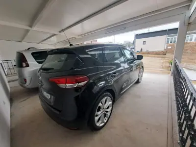 Renault Scénic 2017 - 9980 EUR, 262136 km - AUTO.MOTO.pt - 262136km - foto 8 de 39