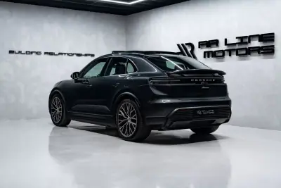 Porsche Macan 2024 - 87950 EUR, 16000 km - AUTO.MOTO.pt - 16000km - foto 10 de 60