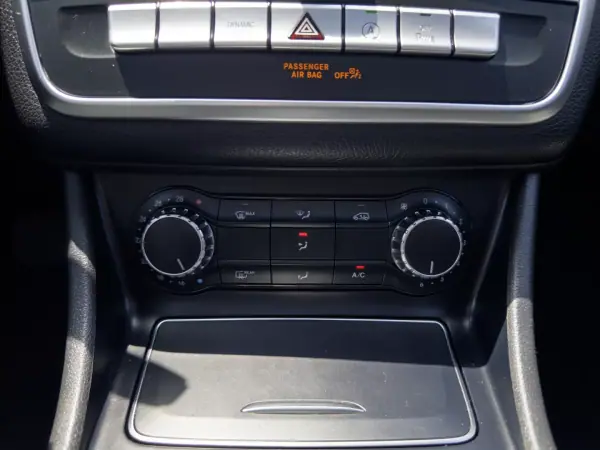 Mercedes-Benz CLA 180 2017 - 17500 EUR, 206000 km - AUTO.MOTO.pt - 206000km - foto 37 de 51
