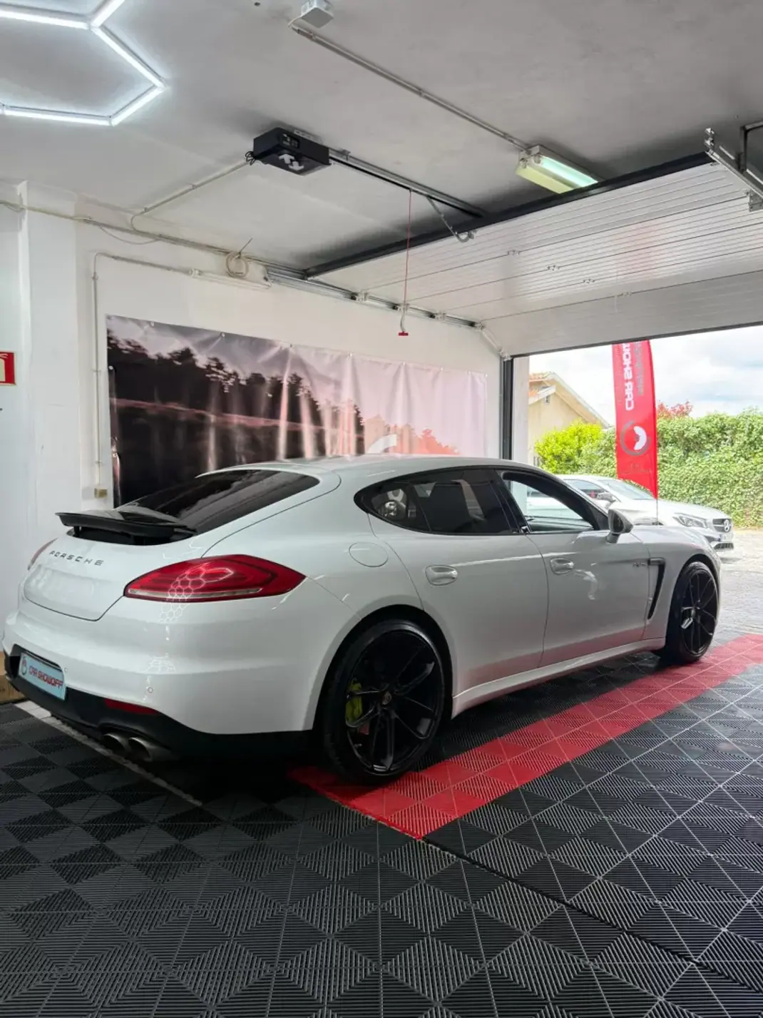 Porsche Panamera 2015 - 39900 EUR, 186000 km - AUTO.MOTO.pt - 186000km - foto 4 de 17