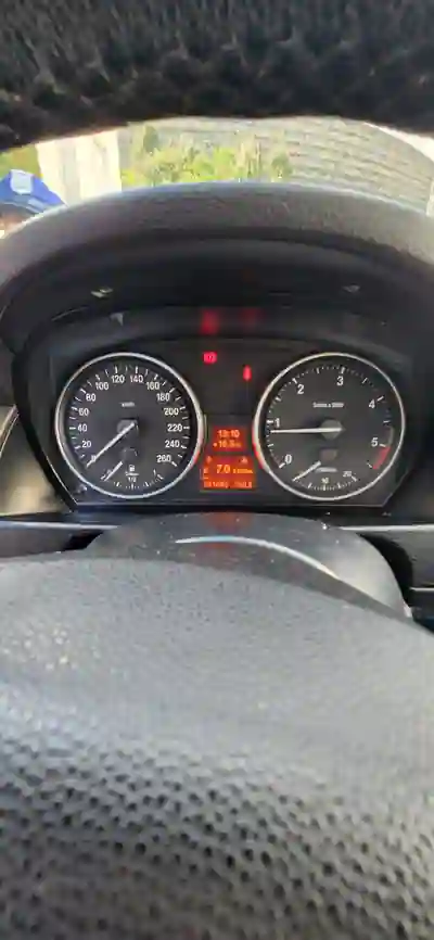 BMW X1 2012 - 9000 EUR, 241000 km - AUTO.MOTO.pt - 241000km - foto 2 de 8