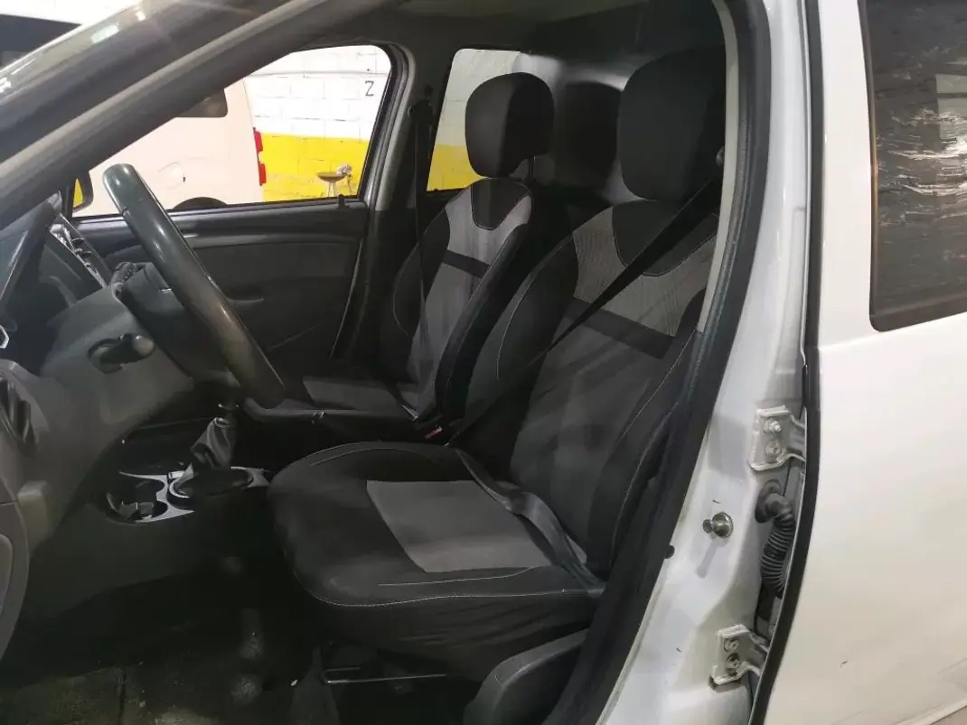 Dacia 2017 - 9900 EUR, 230462 km - AUTO.MOTO.pt - 230462km - foto 5 de 10