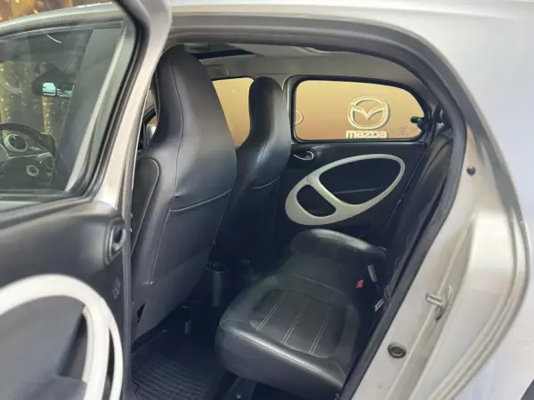 Smart ForFour 2015 - 9490 EUR, 152000 km - AUTO.MOTO.pt - 152000km - foto 7 de 15