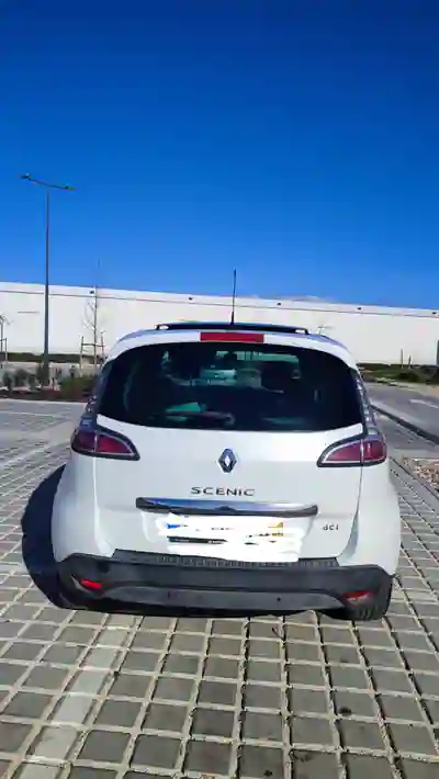 Renault Scénic 2014 - 8700 EUR, 210000 km - AUTO.MOTO.pt - 210000km - foto 8 de 18