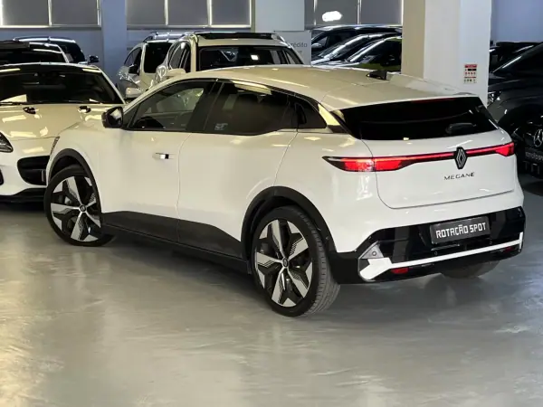 Renault Mégane E-Tech 2022 - 27990 EUR, 50000 km - AUTO.MOTO.pt - 50000km - foto 21 de 54