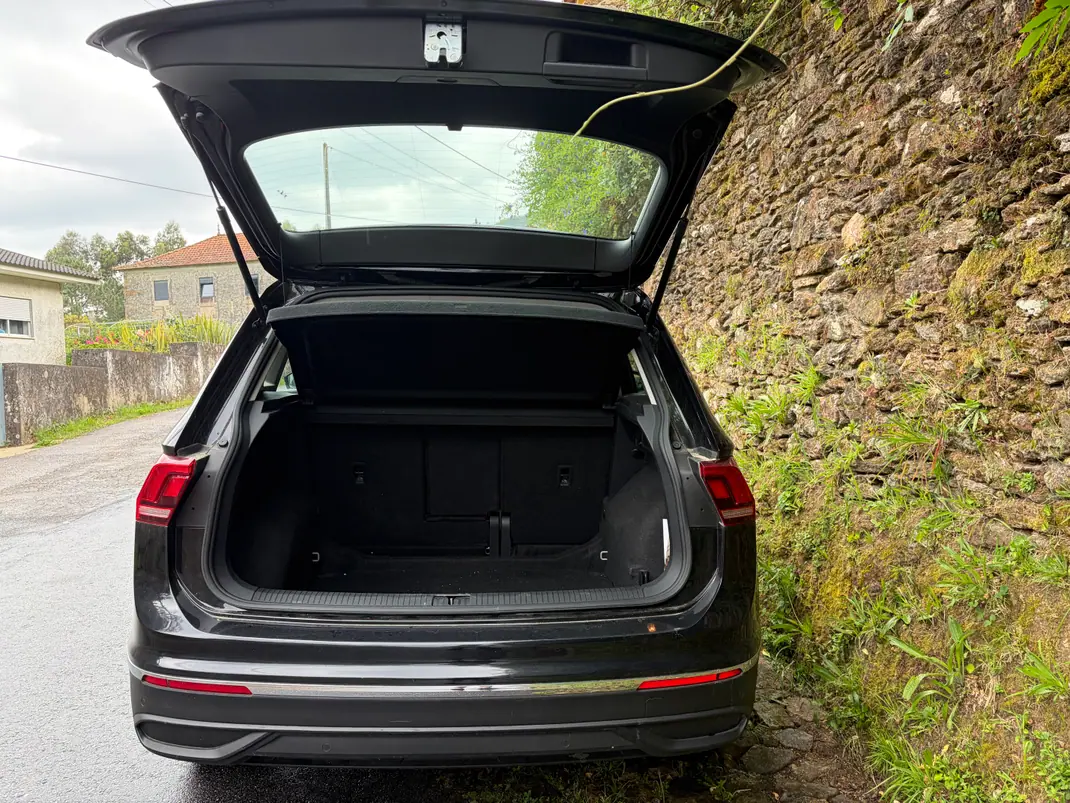 Volkswagen Tiguan 2021 - 20999 EUR, 99000 km - AUTO.MOTO.pt - 99000km - foto 7 de 8