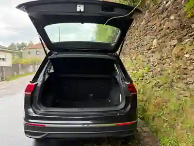 Volkswagen Tiguan 2021 - 20999 EUR, 99000 km - AUTO.MOTO.pt - 99000km - foto 7 de 8