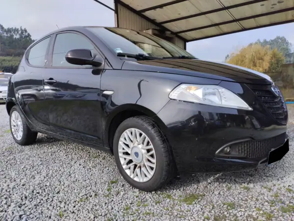 Lancia Ypsilon 2014 — foto 3 de 21