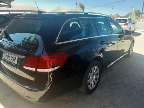 Mercedes-Benz E 200 2016 - 20900 EUR, 180000 km - AUTO.MOTO.pt - 180000km - foto 5 de 10