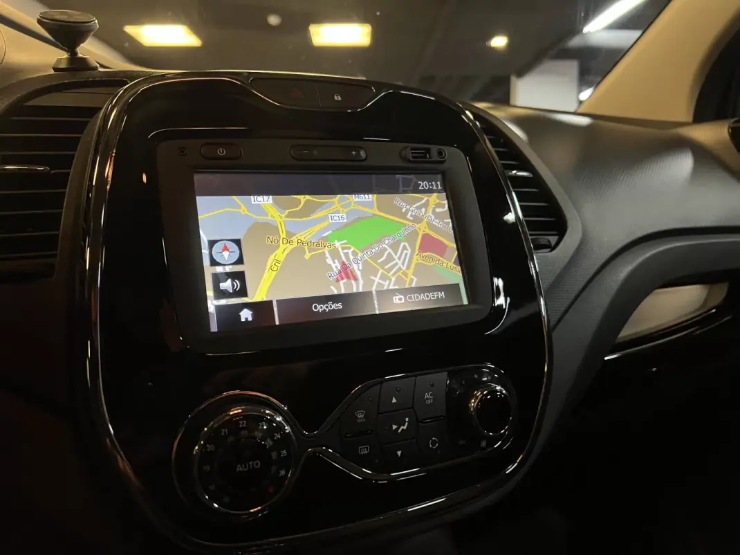 Renault Captur 2015 - 10990 EUR, 150000 km - 150000km - foto 20 de 36